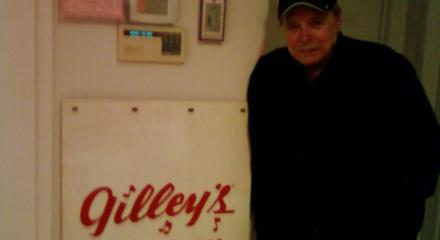 Mickey Gilley at GilleysMuseum.com